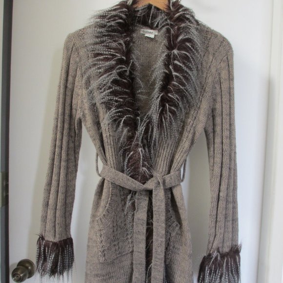 Debut Sweaters - Faux Fur Collar Sweater